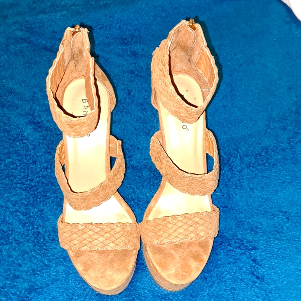 Bamboo peak toe platforms, size 8. Tan..